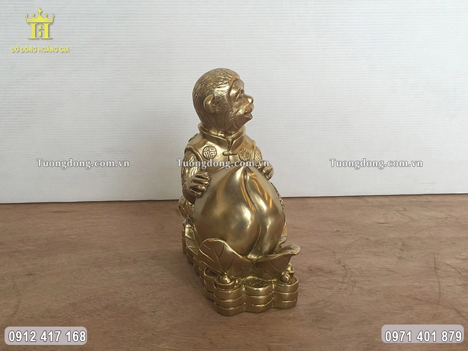 Toàn bộ bề mặt được làm màu uy nghiêm